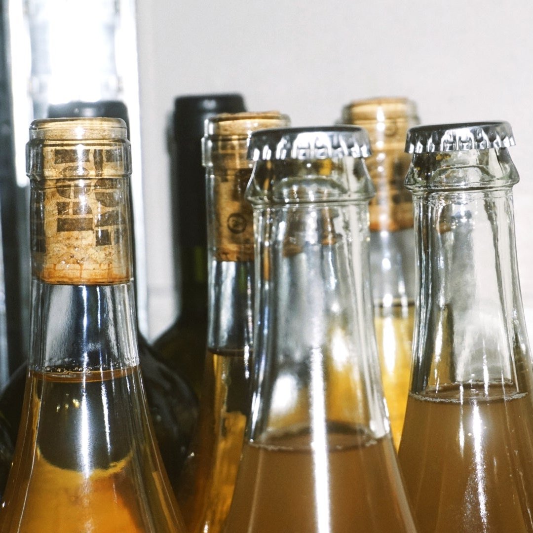 Wat is oranje wijn? Alles over deze populaire (en lekkere!) wijn.